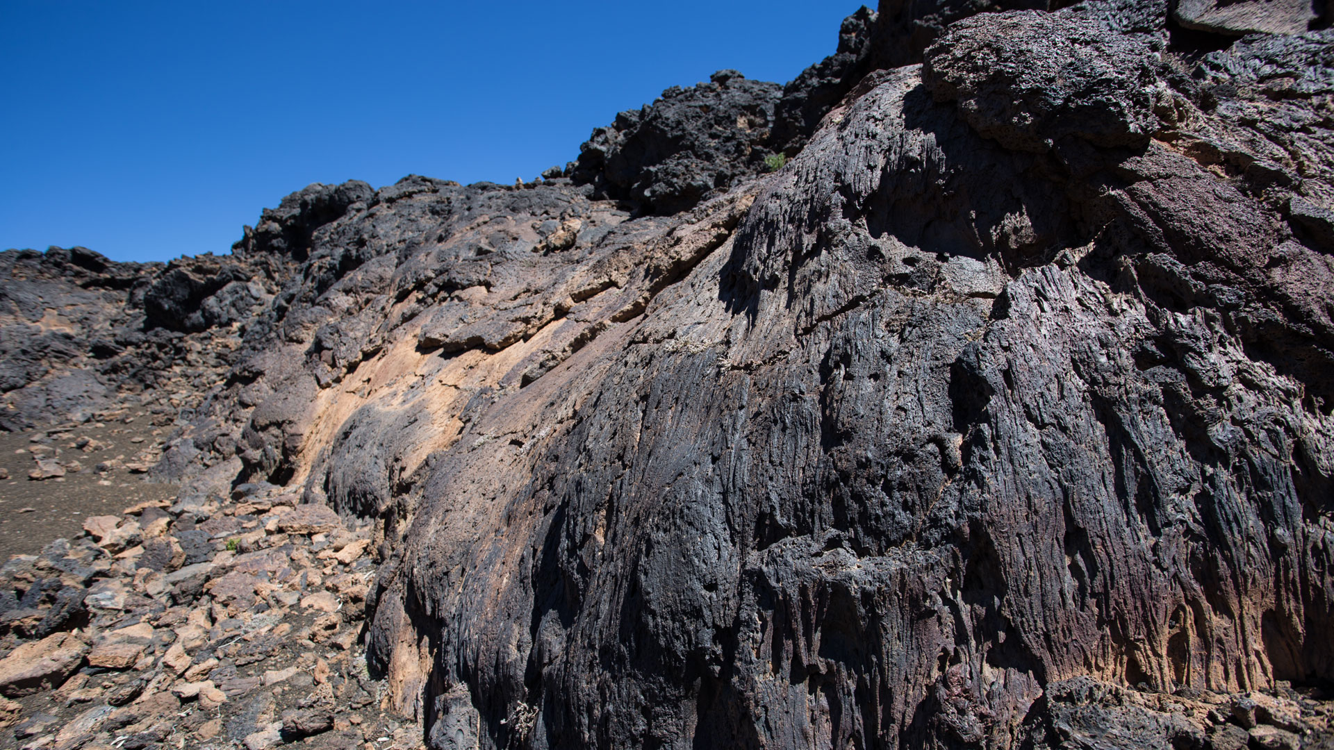 Lavaformation nahe des Montaña Reventada | © SUNHIKES