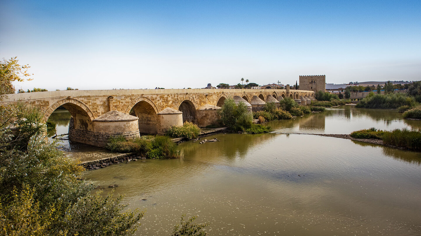 El Puente Romano“über den Fluss Guadalquivir | © Sunhikes