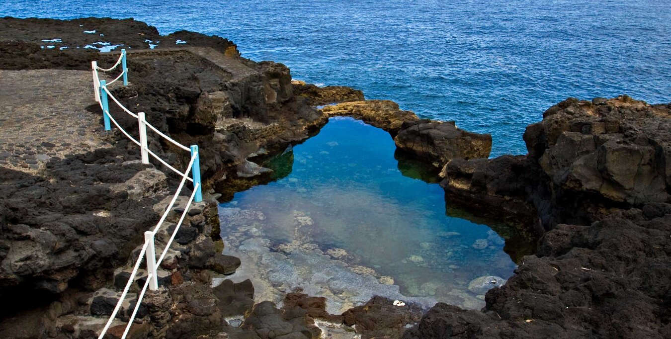 die Naturschwimmbäder Charco Azul bei San Andrés | © Sunhikes