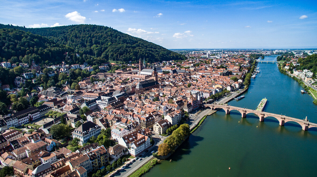 Heidelbergs Altstadt ist idyllisch am Neckar gelegen | © Sunhikes Heidelbergs Altstadt am Neckar | © Sunhikes