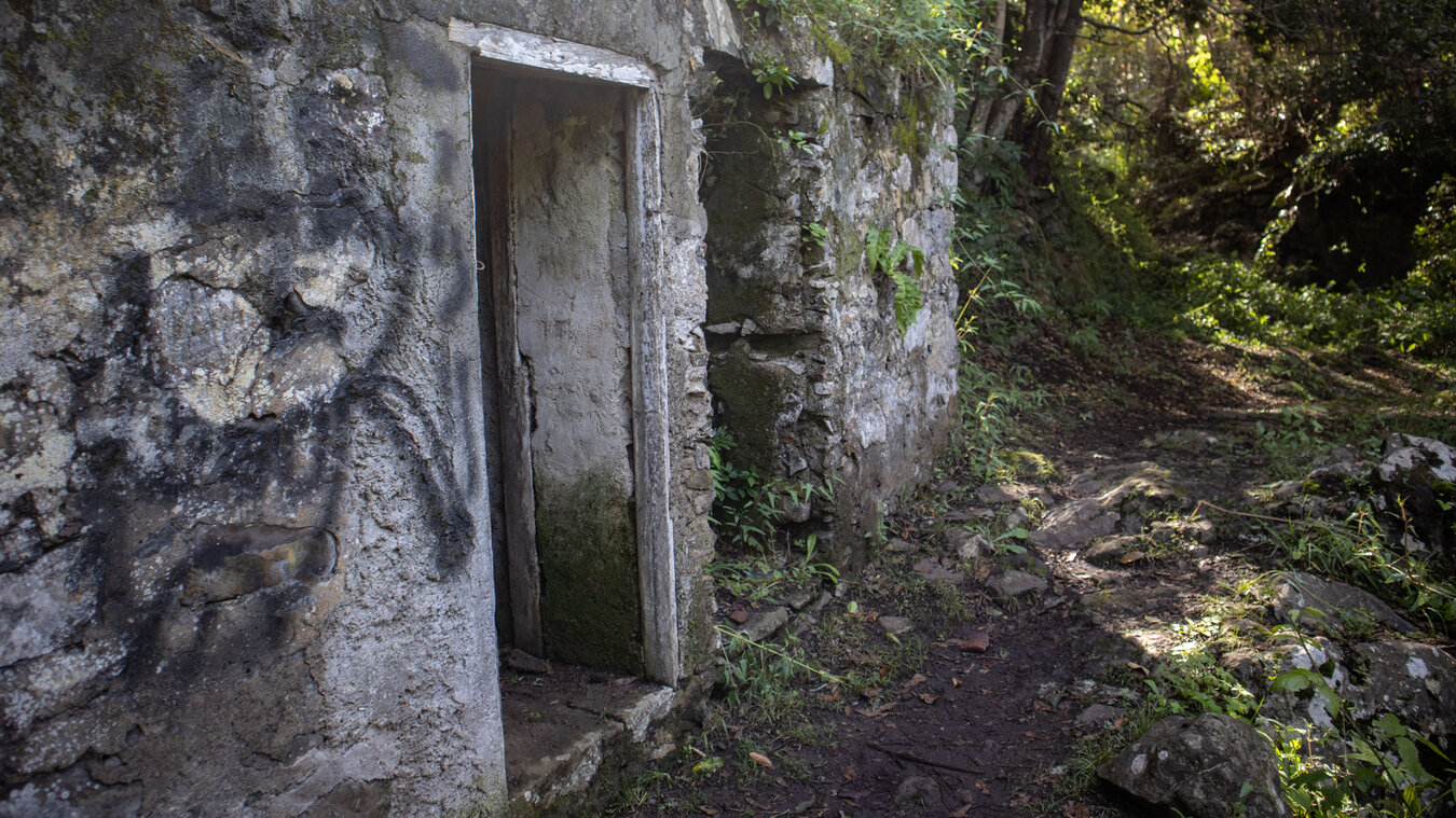Ruinen verlassener Häuser im Weiler Cuevas Negras | © SUNHIKES