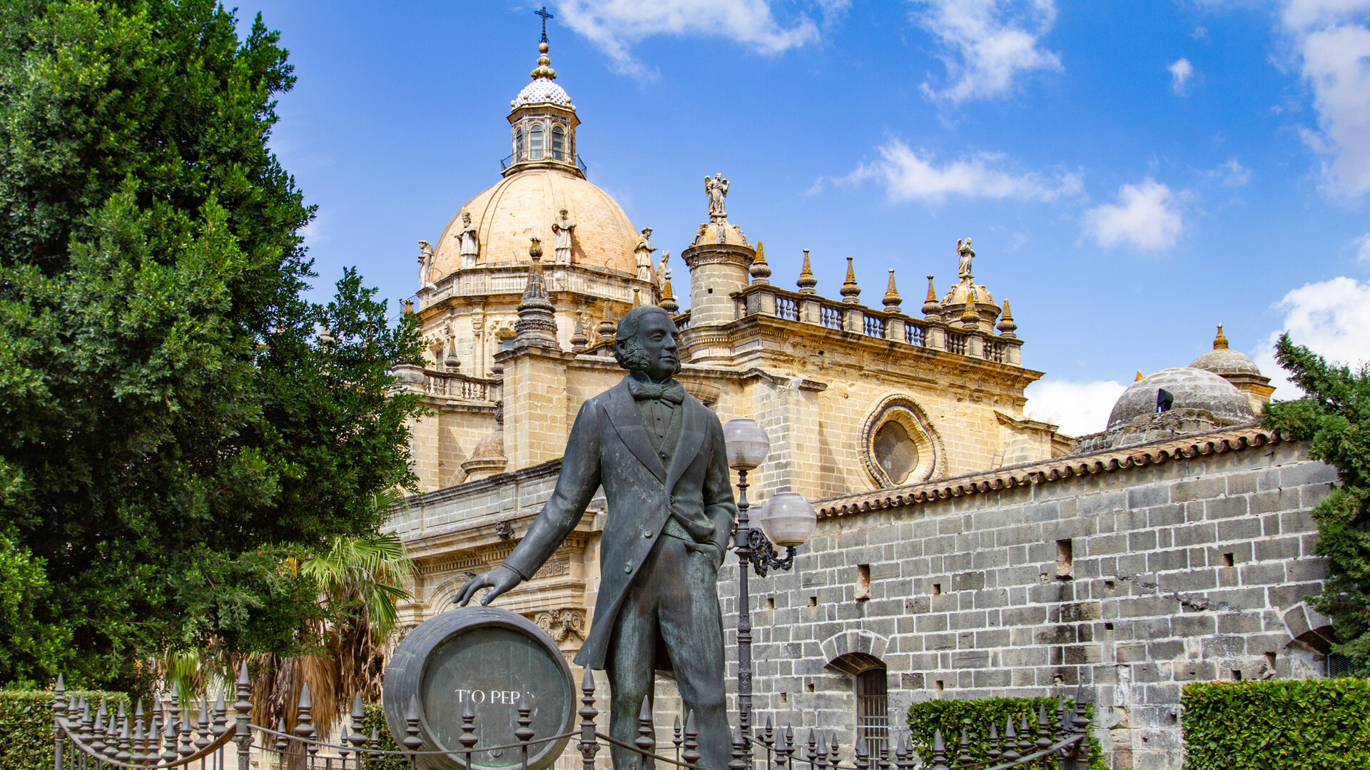 Denkmal für Manuel María González  | © Sunhikes