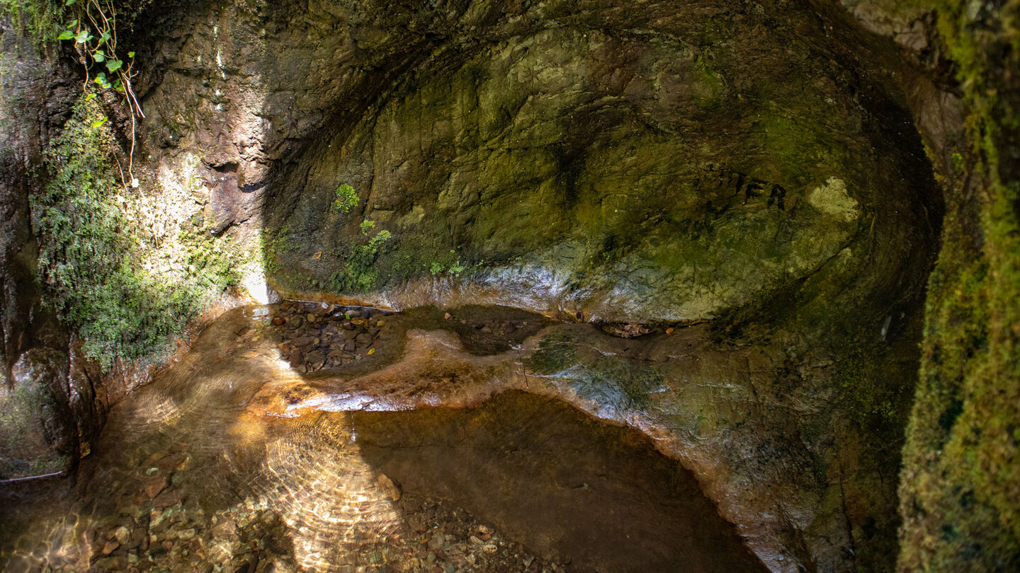 die namensgebende Grotte der Edelfrauengrab-Wasserfälle | © Sunhikes die namensgebende Grotte der Edelfrauengrab-Wasserfälle | © Sunhikes