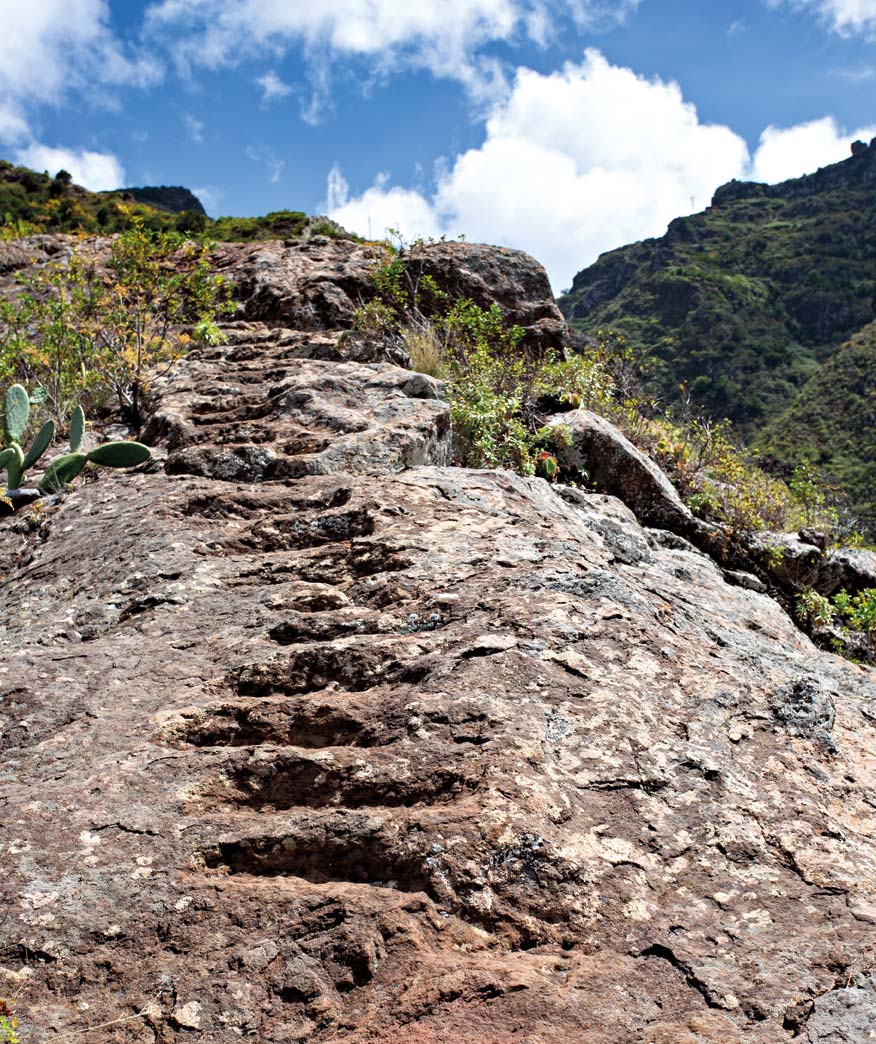 alter Verbindungsweg mit in Fels gehauenen Stufen | © Sunhikes alter Verbindungsweg mit in Fels gehauenen Stufen | © Sunhikes
