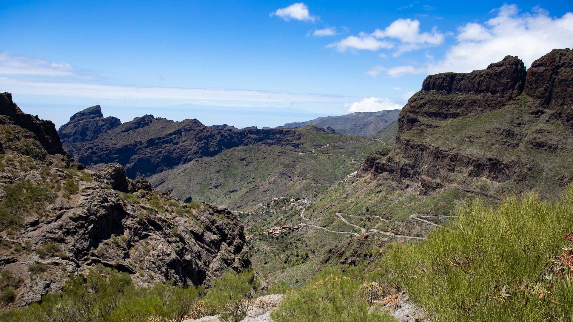 Ausblick Richtung Masca am Aussichtspunkt Mirador de Cherfe im Teno | © Sunhikes