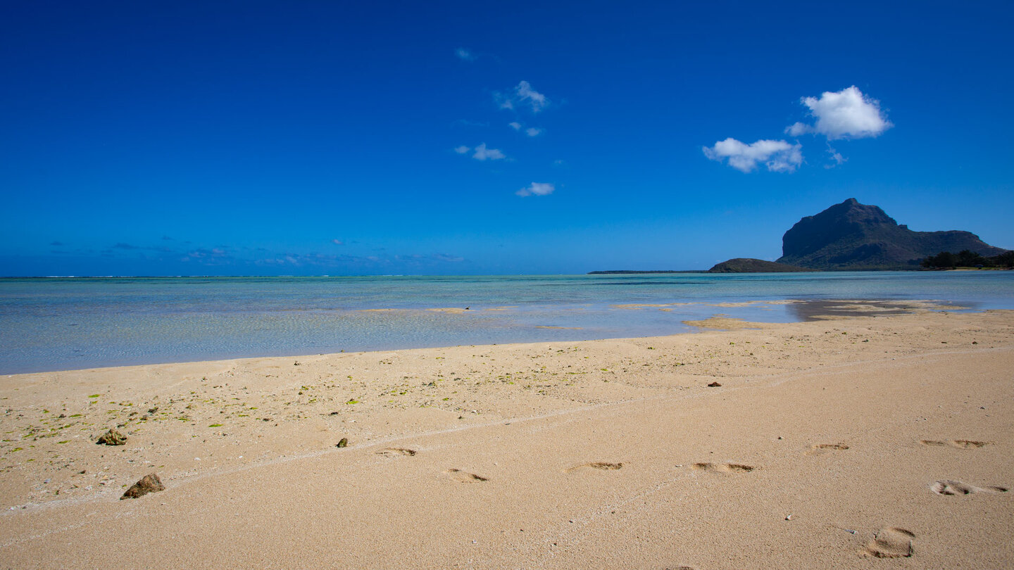 La Prairie Beach mit Le Morne Brabant | © Sunhikes