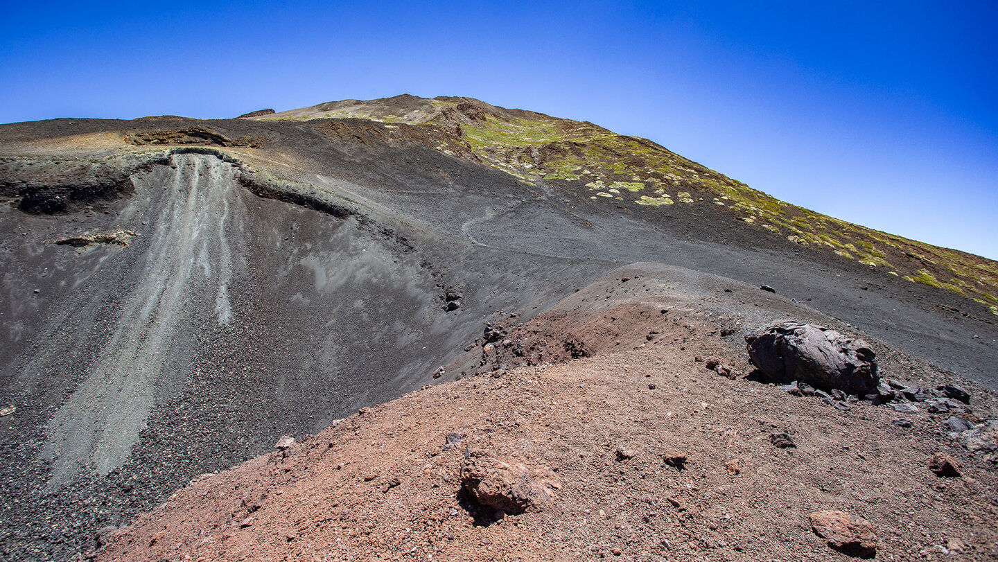 Blick über den Hauptkrater der Narices del Teide auf den Pico Viejo | © Sunhikes Blick über die Narices del Teide auf den Pico Viejo | © Sunhikes