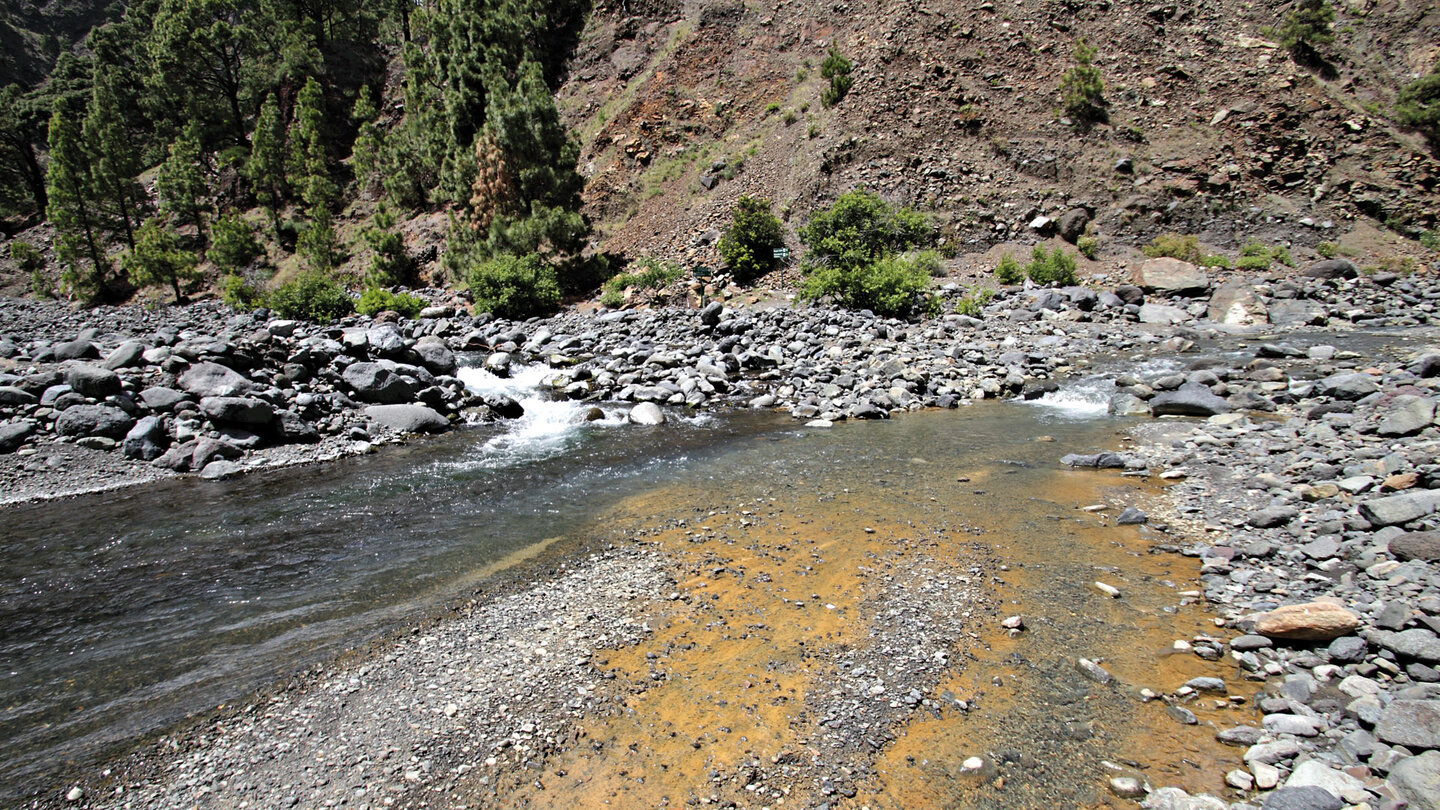 Bei Dos Aguas treffen die beiden Gebirgsbäche Almendro Amarago und Rio Taburiente zusammen | © Sunhikes