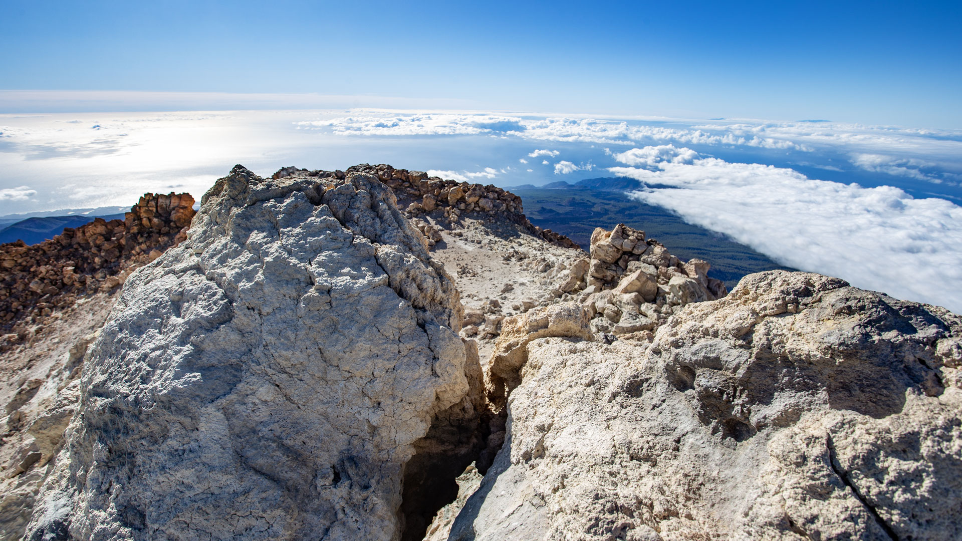 Ausblick vom Gipfel des Teide auf den Atlantik | © SUNHIKES
