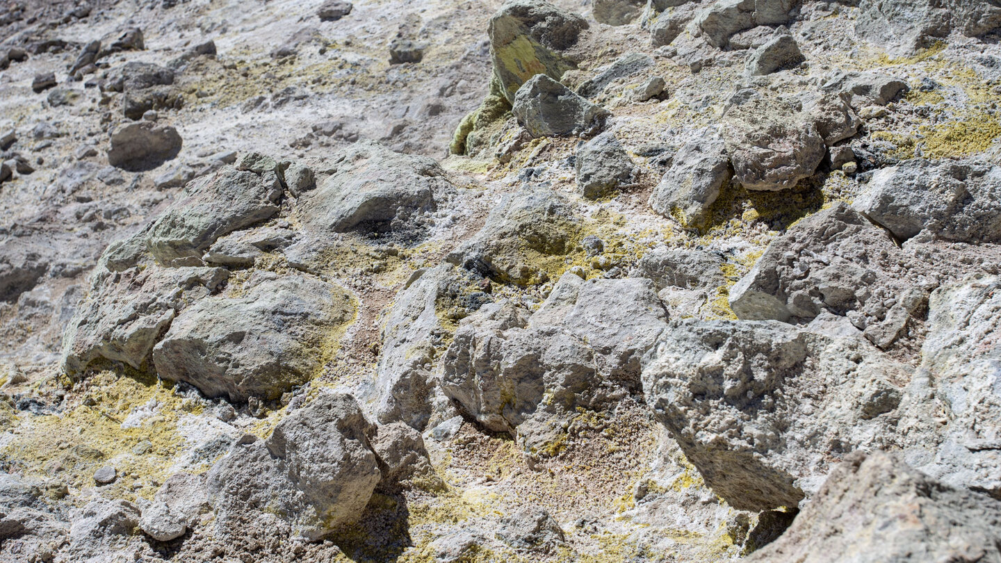 Schwefelablagerungen im Krater des Teide | © SUNHIKES