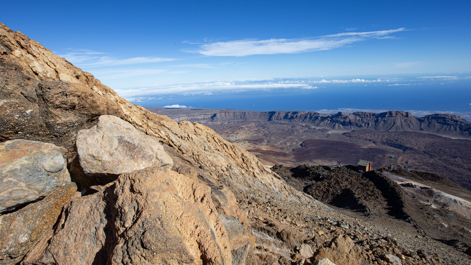 die Bergstation der Teide-Seilbahn vom Wanderweg 10 Telesforo bravo | © SUNHIKES die Bergstation der Teide-Seilbahn vom Wanderweg 10 Telesforo bravo | © SUNHIKES