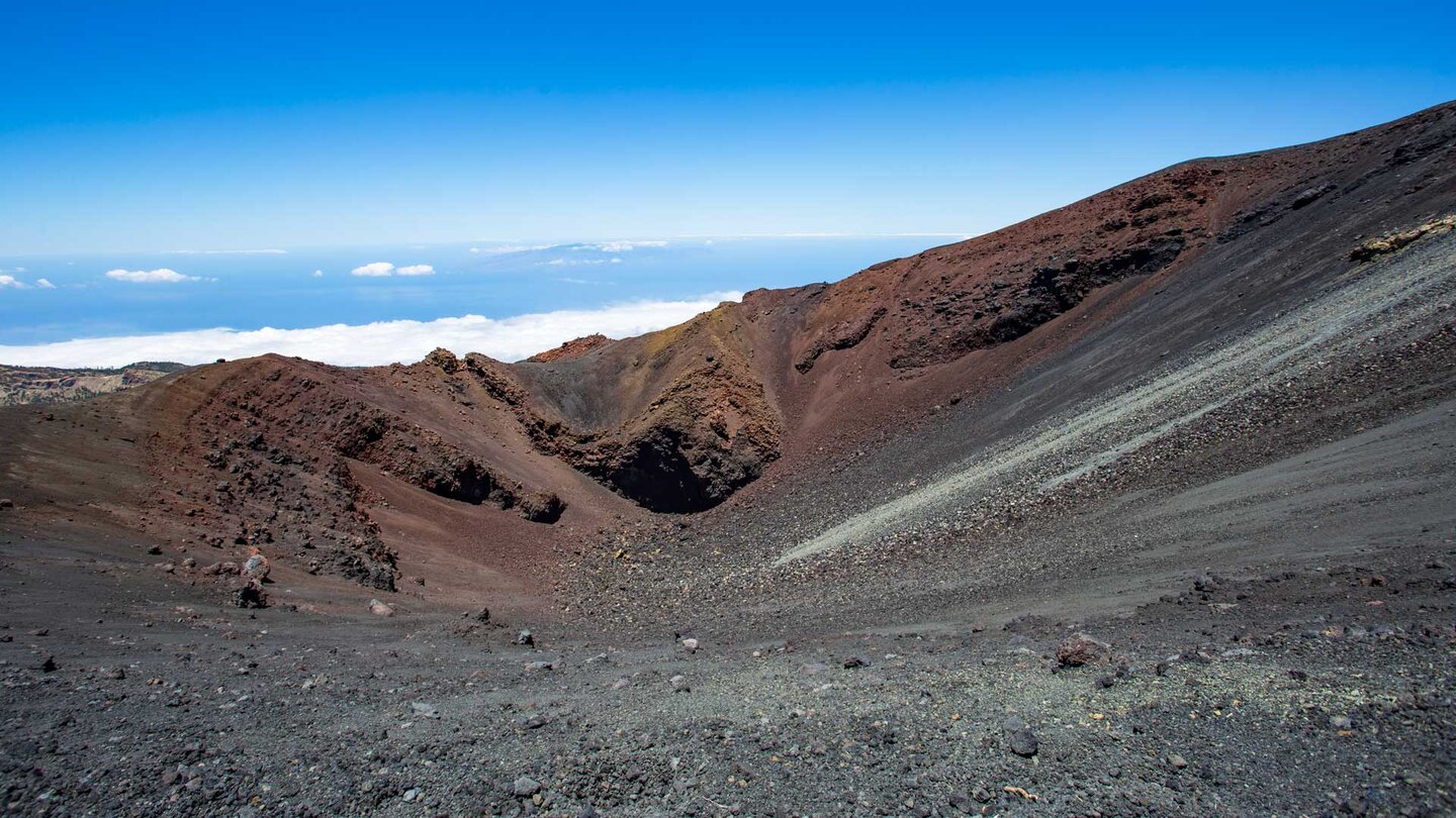 rötlich gefärbter Krater der Narices del Teide  | © SUNHIKES