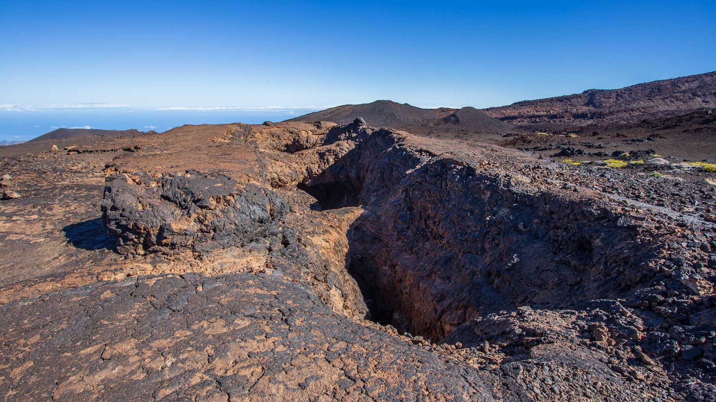 Höhleneingänge an den Cuevas Negras | © SUNHIKES