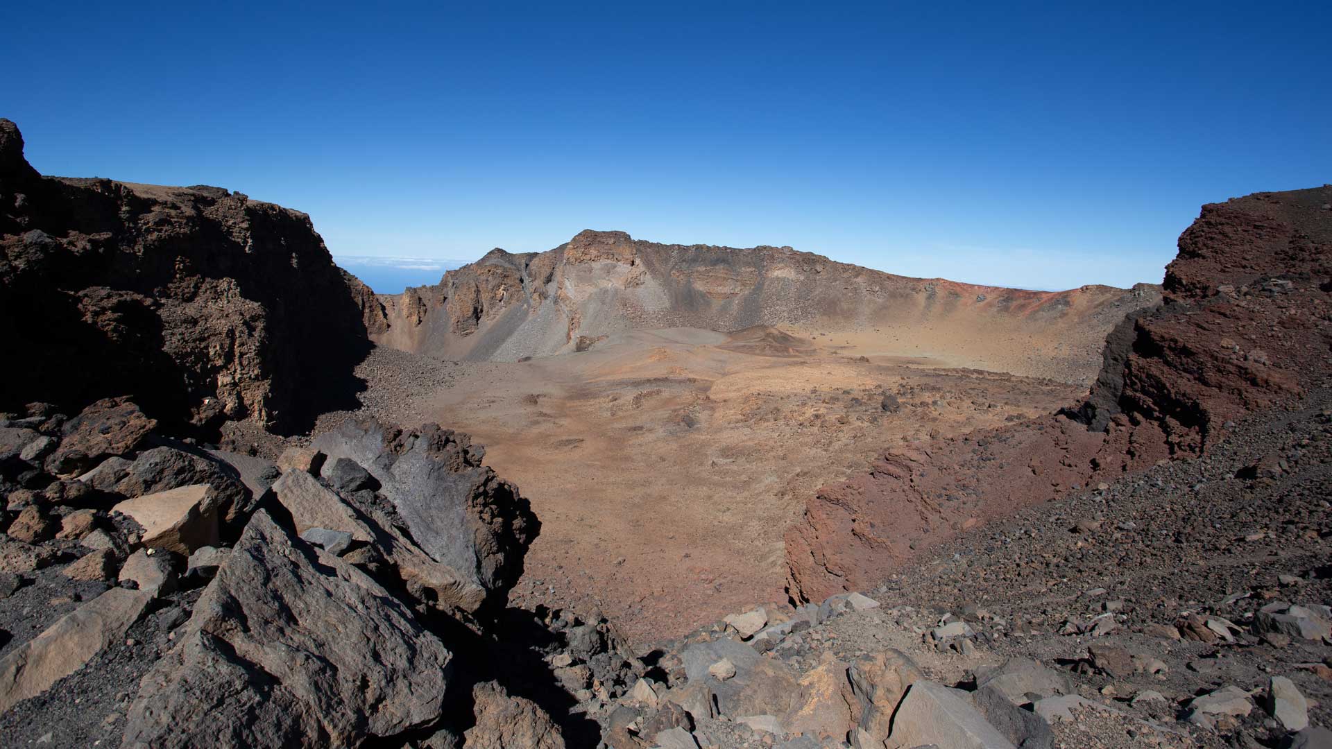 der gewaltige Krater des Pico Viejo | © SUNHIKES der gewaltige Krater des Pico Viejo | © SUNHIKES