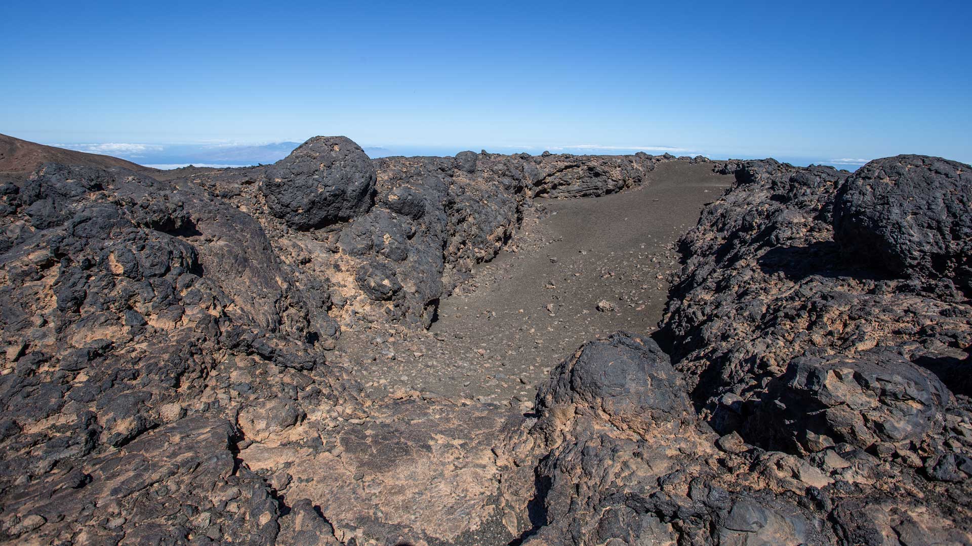 Lavaformationen an den Cuevas Negras | © SUNHIKES Lavaformationen an den Cuevas Negras | © SUNHIKES