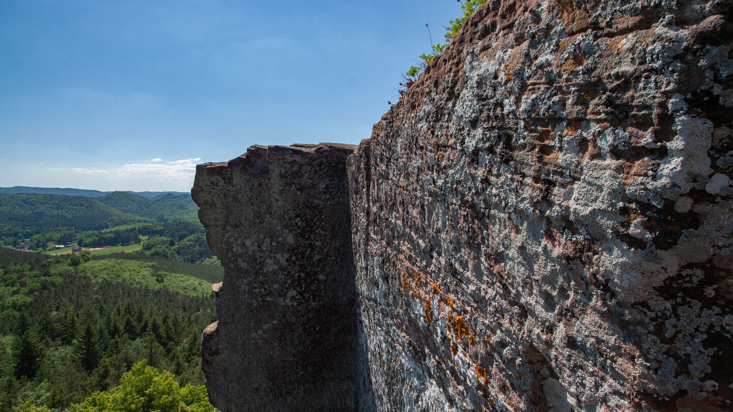 Felsflanke an der Burg Falkenstein | © Sunhikes
