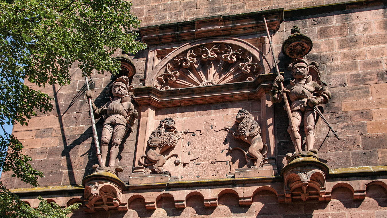 die Torriesen am Torhaus des Heidelberger Schlosses | © Sunhikes Torriesen am Torhaus des Heidelberger Schlosses | © Sunhikes