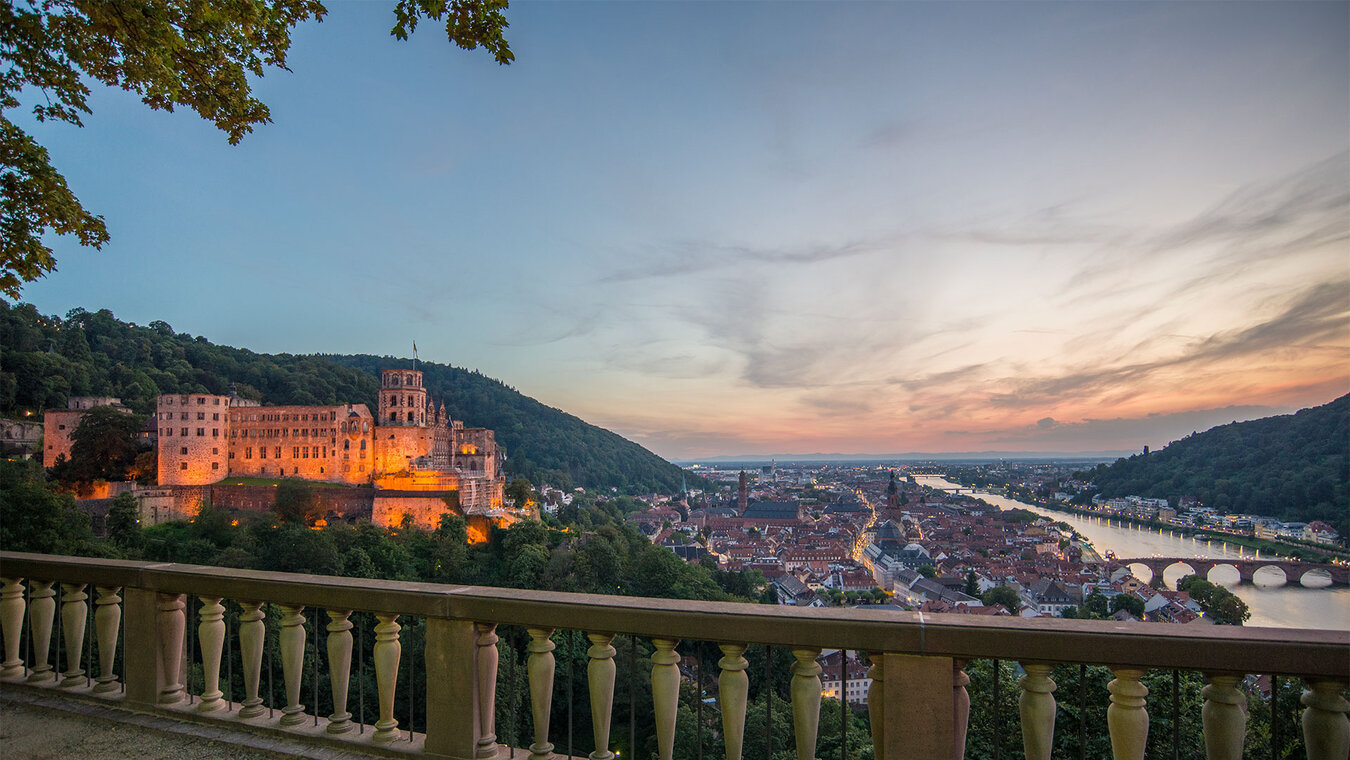 Der Blick von der Scheffelterrasse aufs Heidelberger Schloss, den Neckar und die Heidelberger Altstadt | © Sunhikes Blick von der Scheffelterrasse auf Heidelberger Schloss, Neckar und Heidelberger Altstadt | © Sunhikes