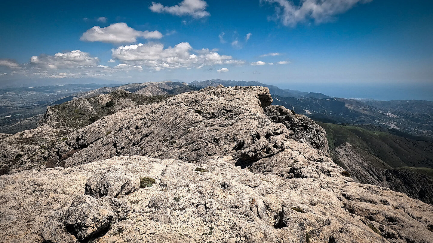 schroffe Felslandschaft am La Maroma in der Sierra Tejeda in Andalusien | © Sunhikes Felslandschaft am La Maroma in der Sierra Tejeda | © Sunhikes