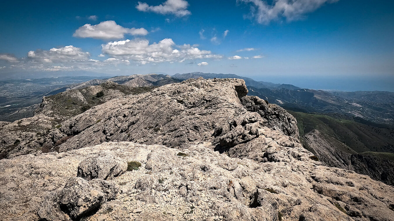 schroffe Felslandschaft am La Maroma in der Sierra Tejeda in Andalusien | © Sunhikes Felslandschaft am La Maroma in der Sierra Tejeda | © Sunhikes