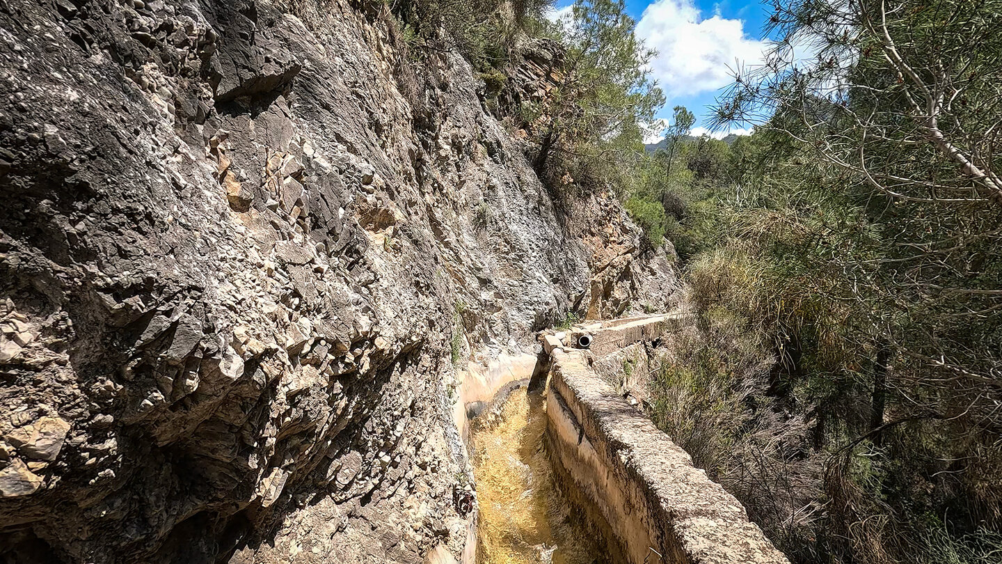 Wasserkanal-Wanderung Acequia Lizar bei Frigiliana | © Sunhikes Wanderung am Acequia Lizar bei Frigiliana | © Sunhikes