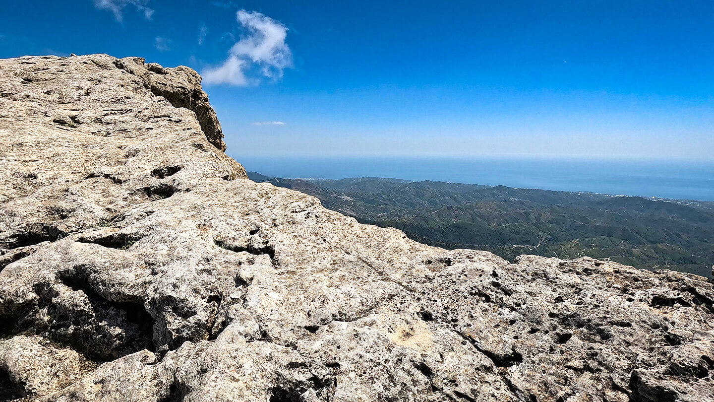 Panorama vom Tajo Volaero in den Sierras de Tejeda, Almijara y Alhama bis zum Mittelmeer | © Sunhikes Panorama vom Tajo Volaero in den Sierras de Tejeda, Almijara y Alhama | © Sunhikes