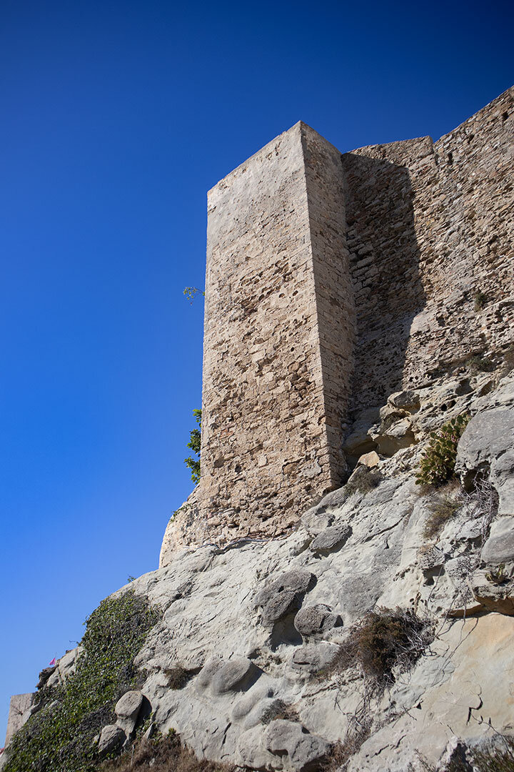 Festungsmauern des Castillo de Guzmán el Bueno | © Sunhikes