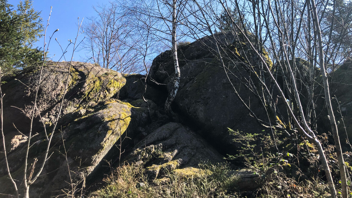 Felsformationen am Luchspfad | © Sunhikes