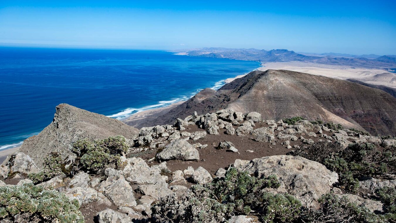 Ausblick vom Pico de Mocán entlang der Westküste | © Sunhikes