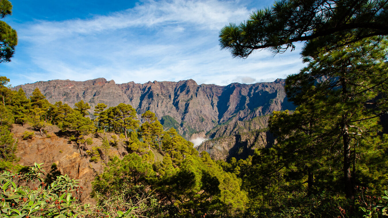 Blick über die Caldera de Taburiente  | © SUNHIKES