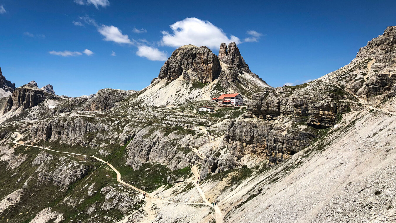 Drei Zinnen Hütte in den Sextener Dolomiten | © Sunhikes