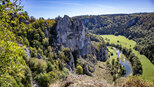 Das Felsmassiv des Stiegelesfelsens im Naturpark Obere Donau | © Sunhikes
