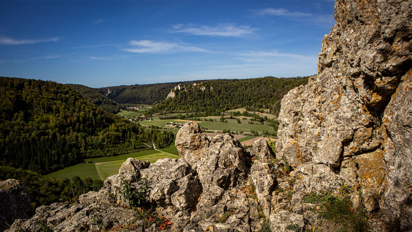 Blick vom Annafels übers Donautal auf Schloss Werenwag | © Sunhikes