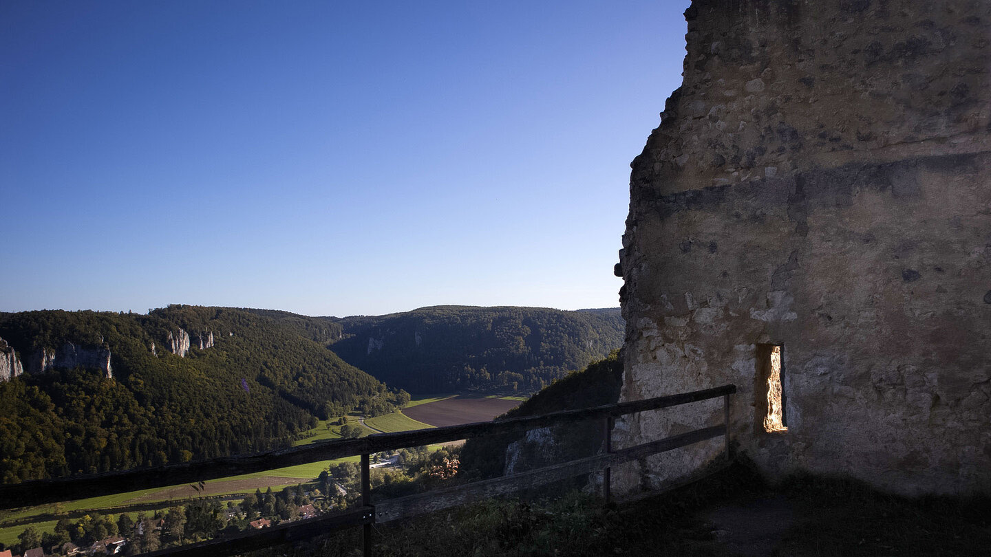 Ruine Schloss Hausen hoch über der Donau | © Sunhikes