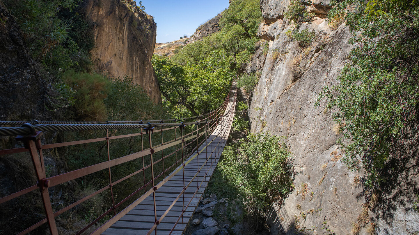 Hängebrücke auf der Wanderung Cahorros de Monachil | © Sunhikes
