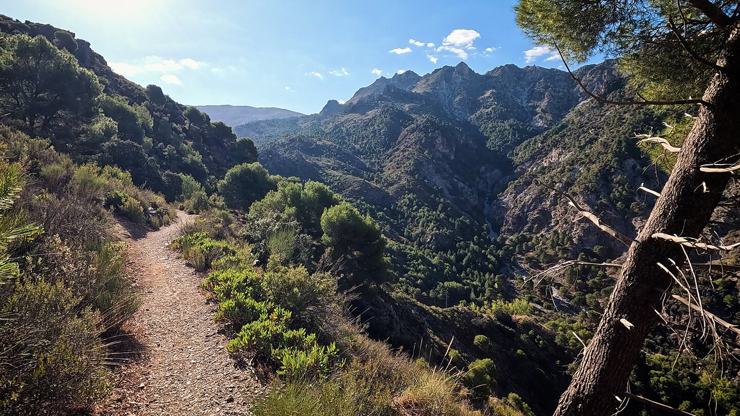 Wanderrouten in der Sierra Nevada  | © Sunhikes