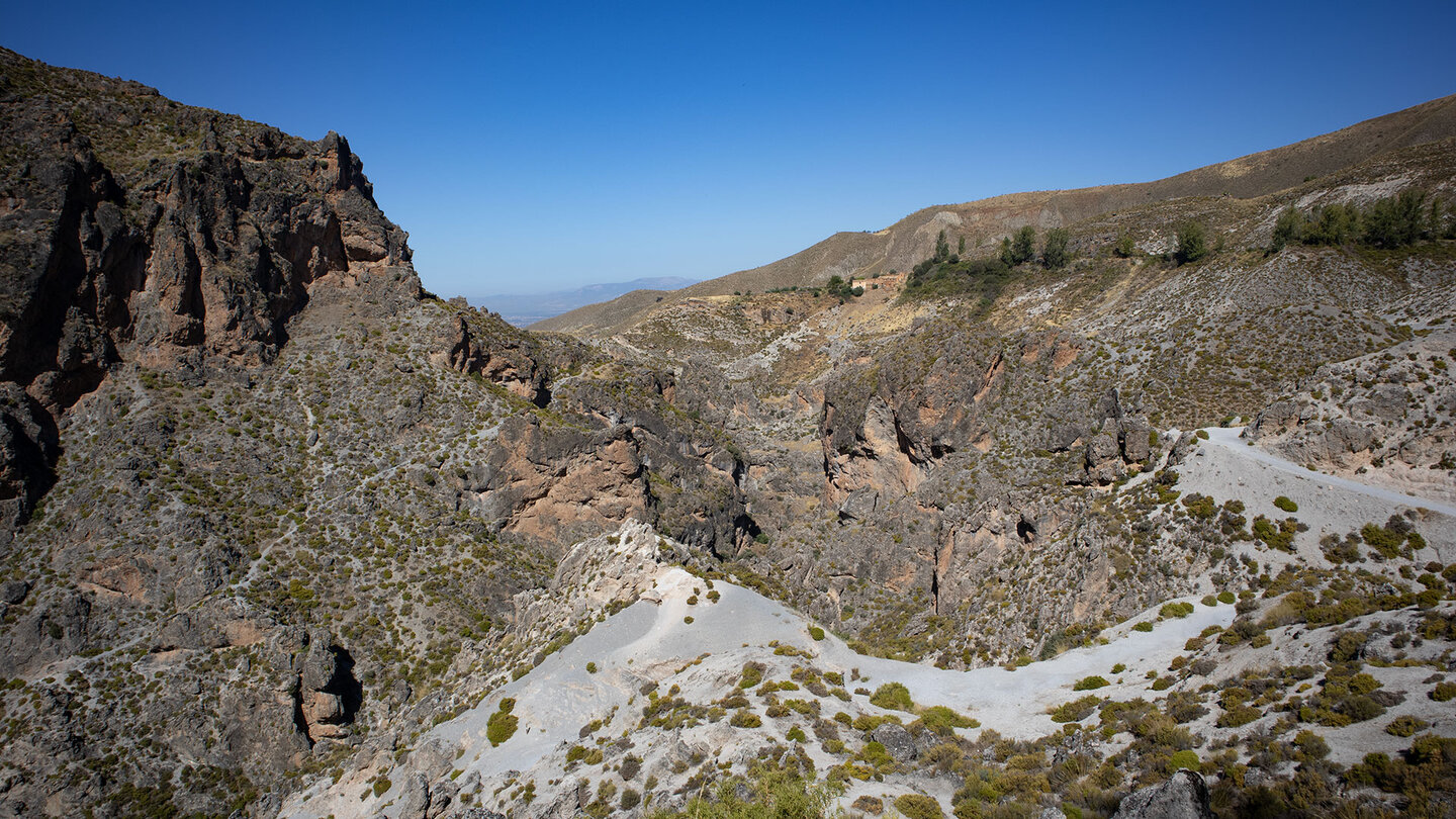 Gebirgslandschaft auf der Ostseite der Sierra Nevada | © Sunhikes