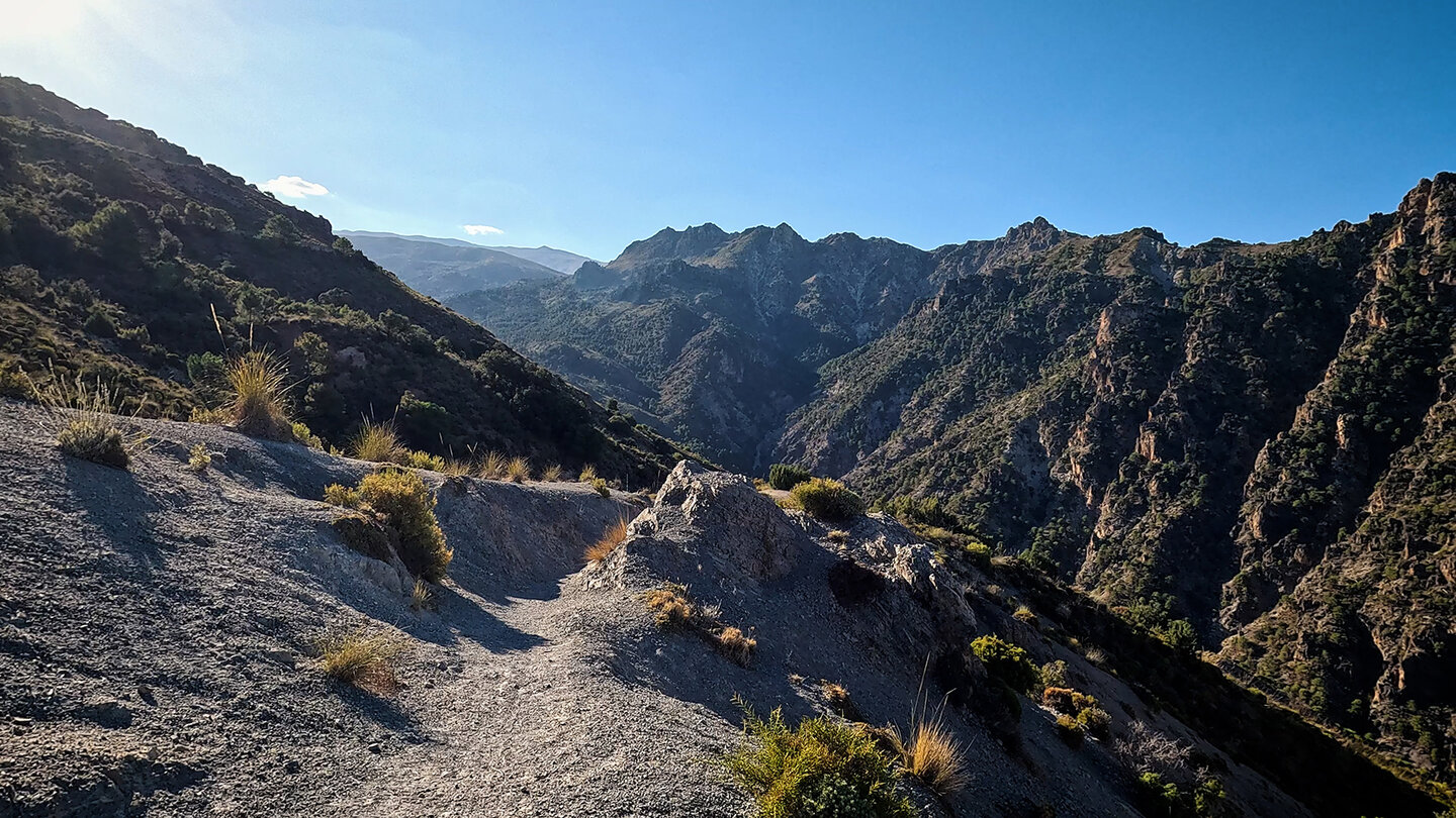 die Gipfelketten der Sierra Nevada vom Dílar-Tal | © Sunhikes