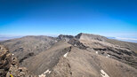 Blick vom Pico del Veleta auf Mulhacén und Alcazaba | © Sunhikes