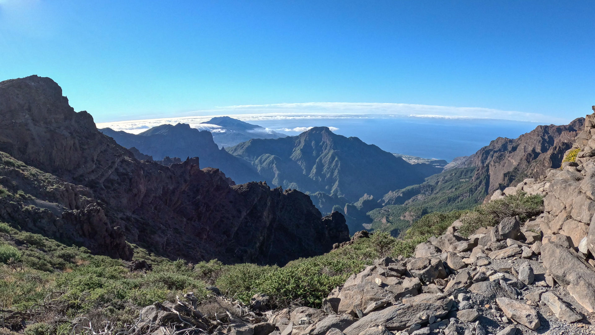 auf dem Wanderweg GR-131 zwischen Roque de los Muchachos und Mirador de los Andenes | © SUNHIKES