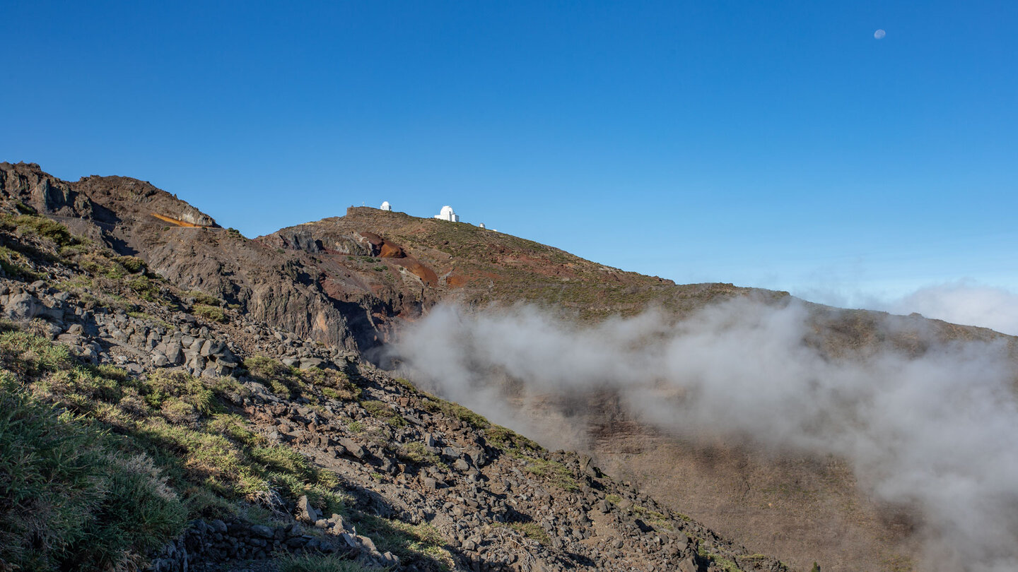 Blick zum Observatorium am Roque de los Muchachos vom Wanderweg PR-LP 9 nach Garafía | © SUNHIKES