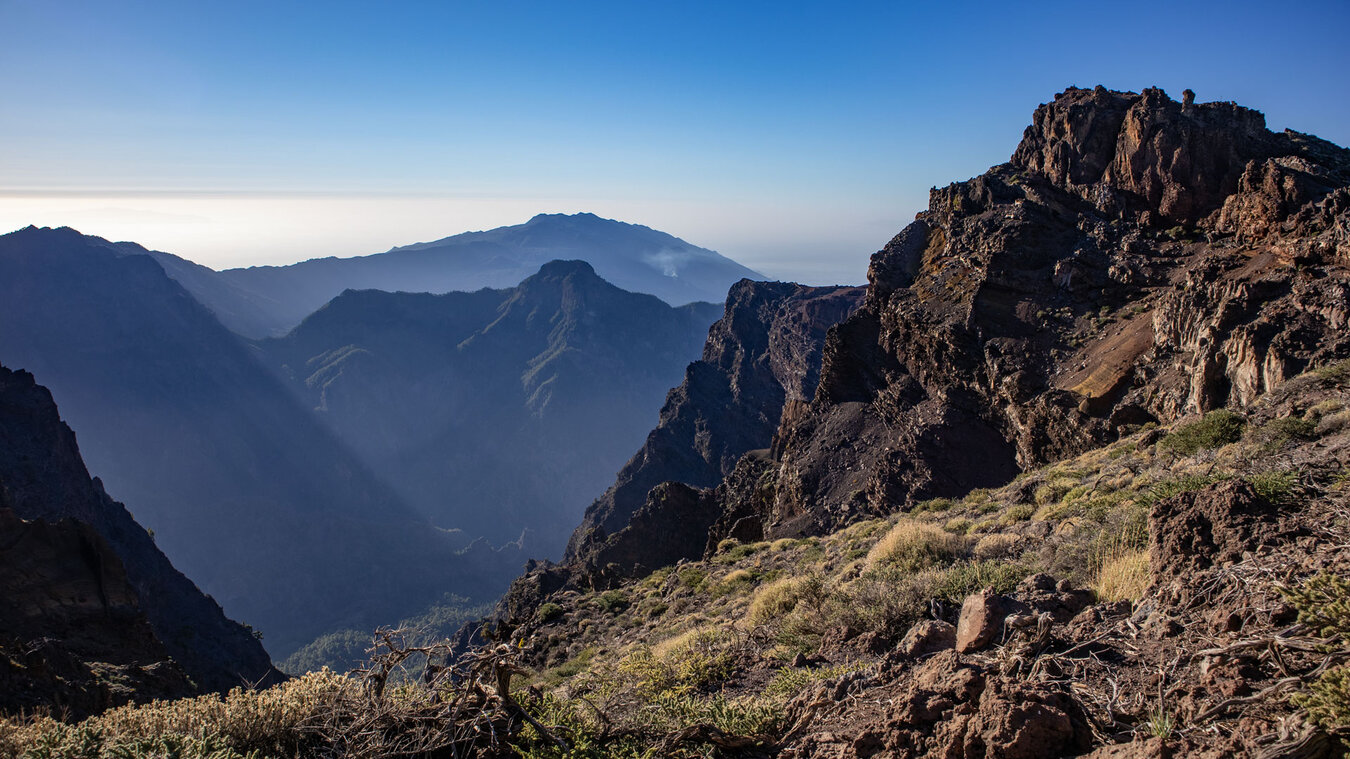 Blick vom Roque de los Muchachos auf den Pico Bejenado und die Cumbre Vieja | © SUNHIKES