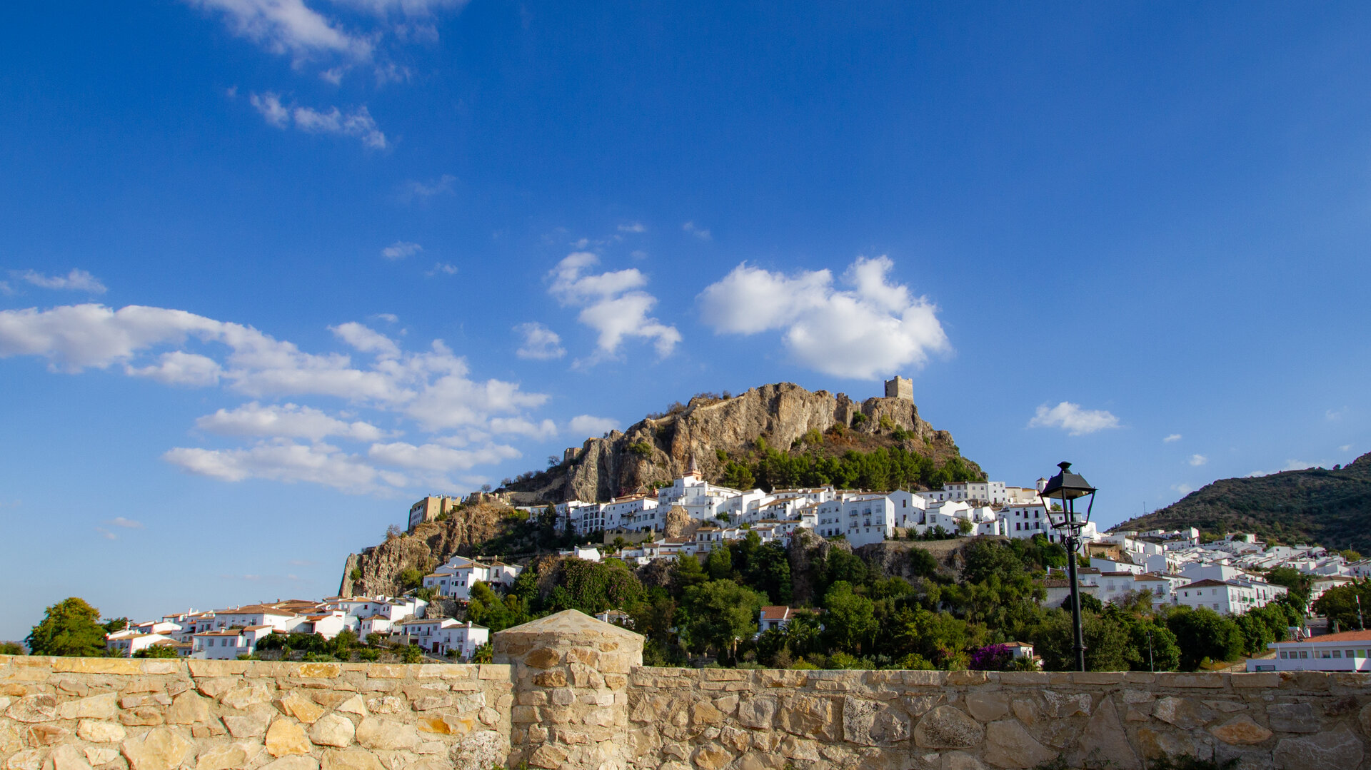 Zahara de la Sierra in Andalusien | © Sunhikes