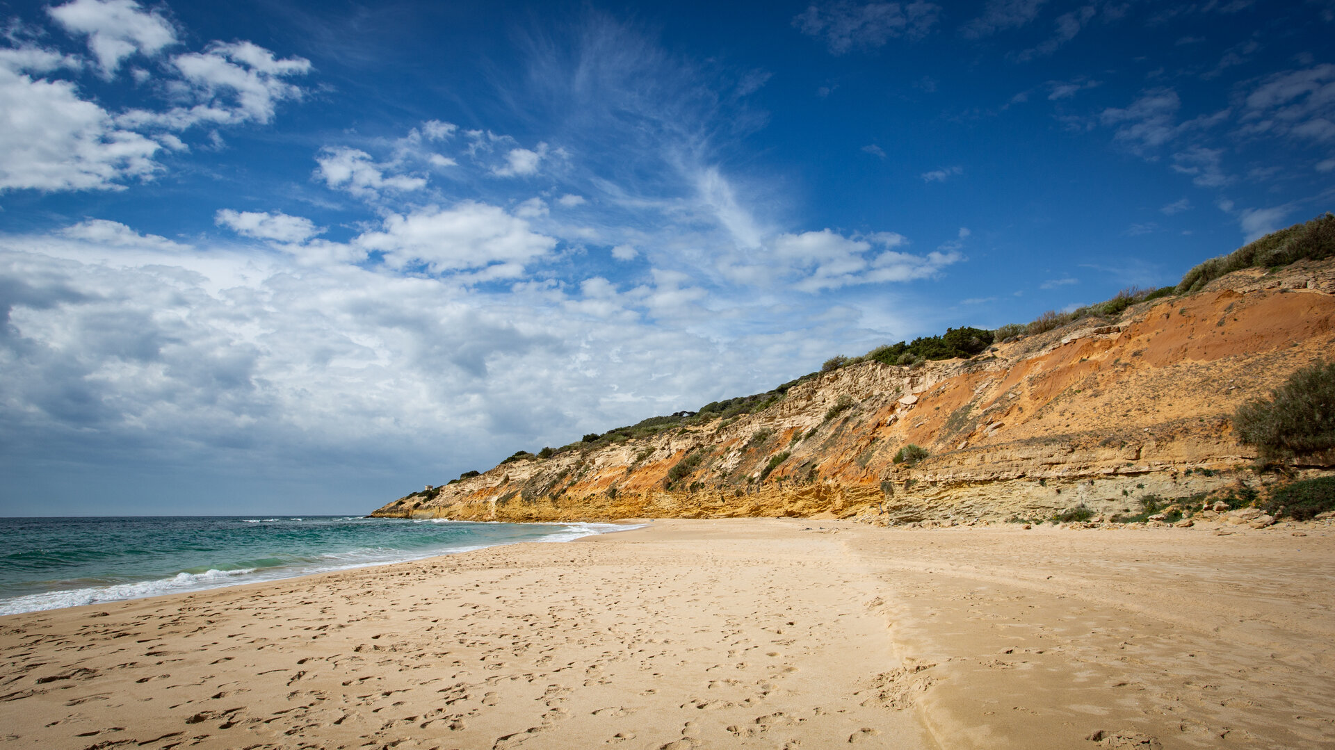 Playa de la Hierbabuena im Parque Natural de la Breña y Marismas del Barbate | © Sunhikes