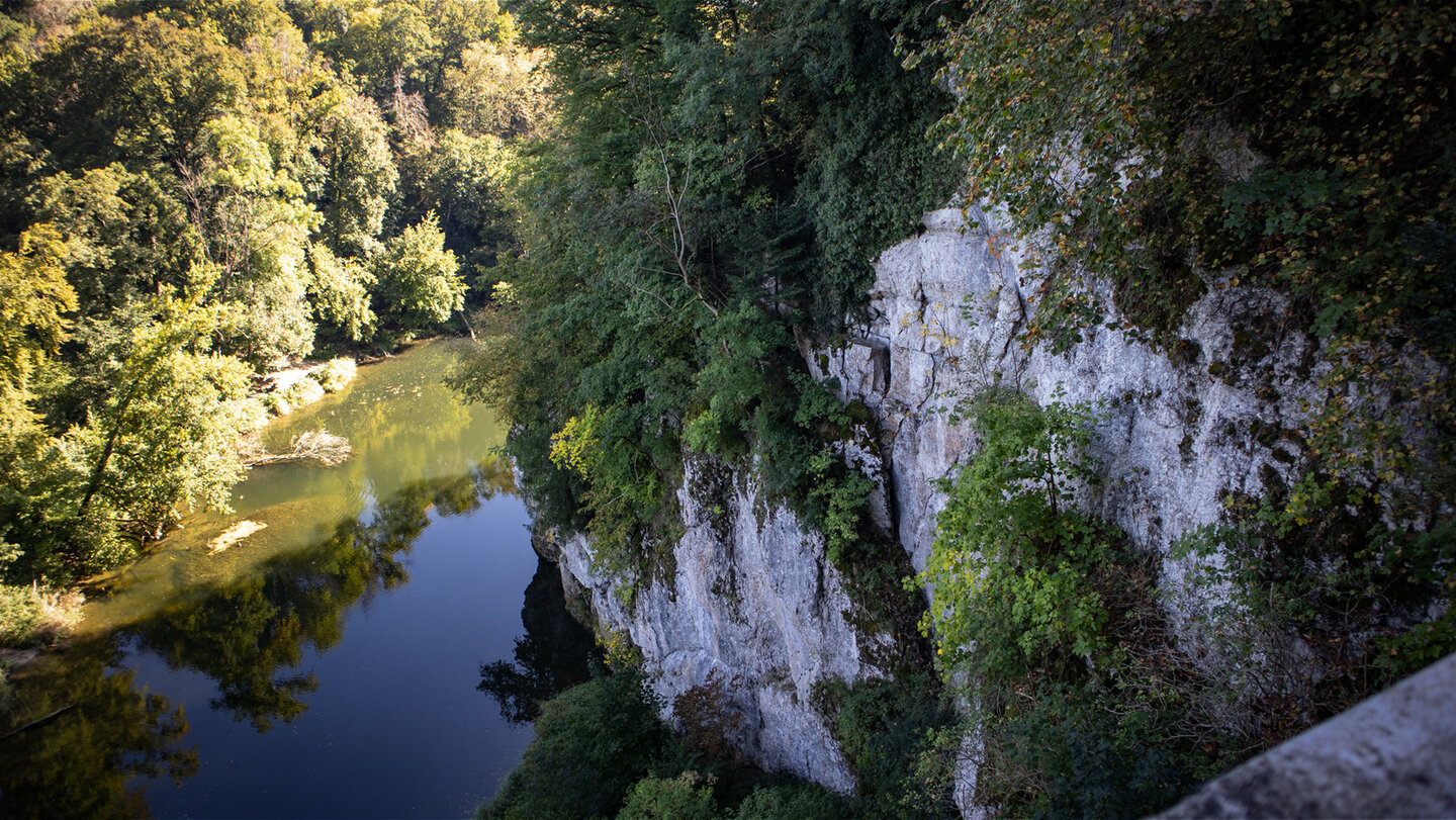  Ausblick entlang der Felsen auf die Donau | © © Sunhikes