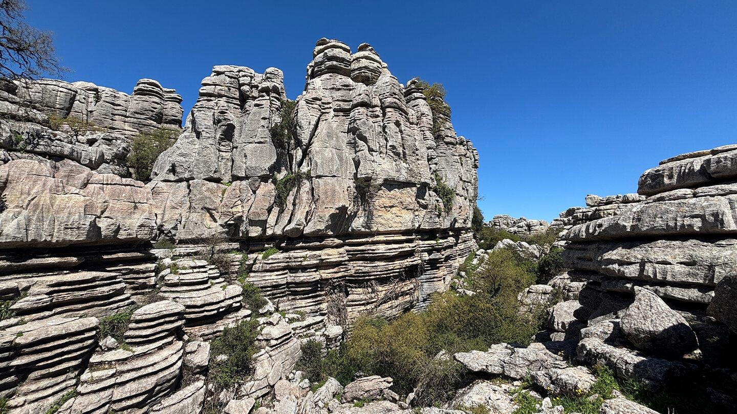 die eindrucksvolle Karstformation El Castillo de Gaudi im Torcal de Antequera | © Sunhikes die eindrucksvolle Karstformation El Castillo de Gaudi | © Sunhikes