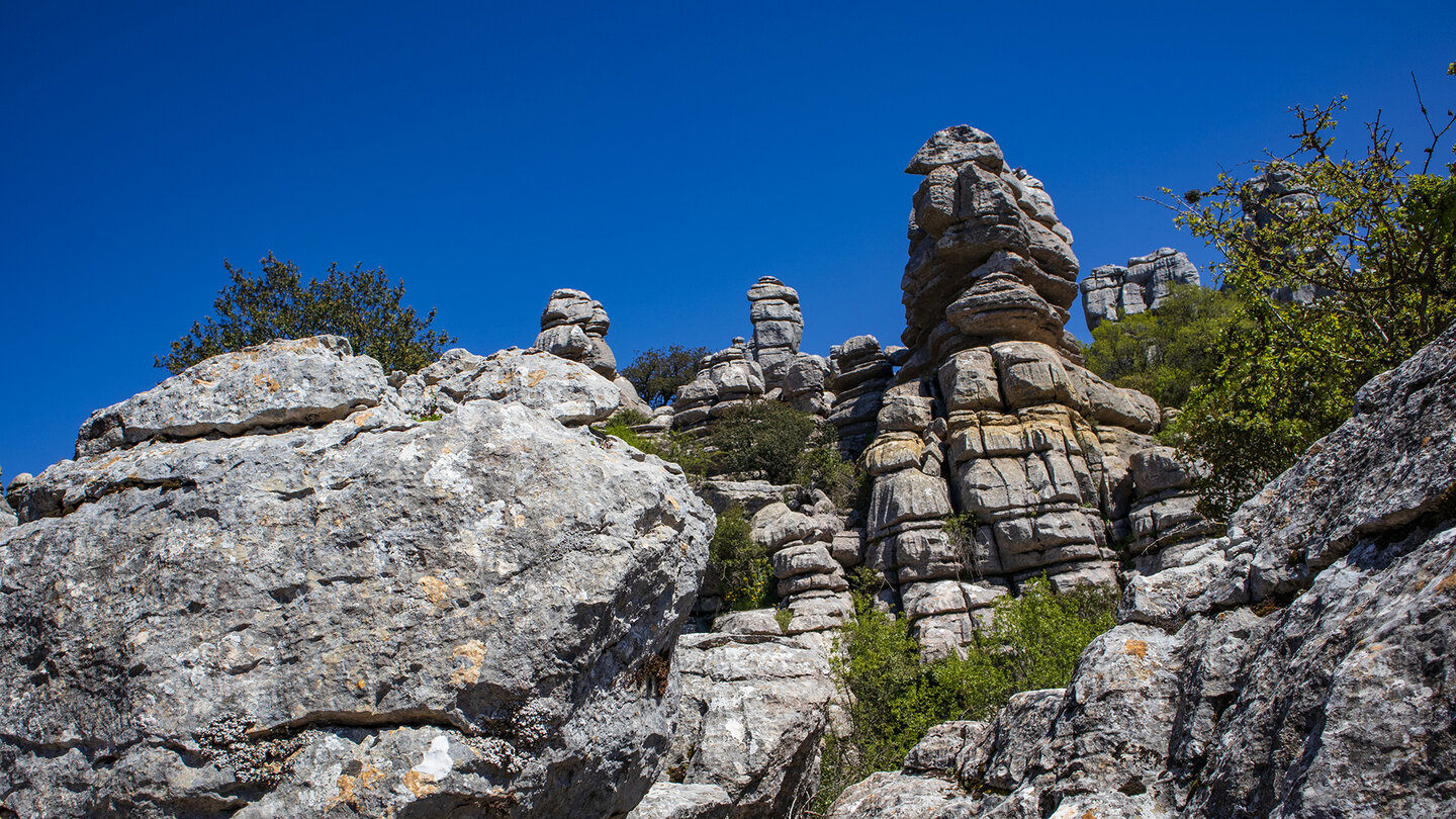 bizarre Felsstrukturen und -formationen im El Torcal de Antequera | © Sunhikes bizarre Felsstrukturen und -formationen im El Torcal | © Sunhikes