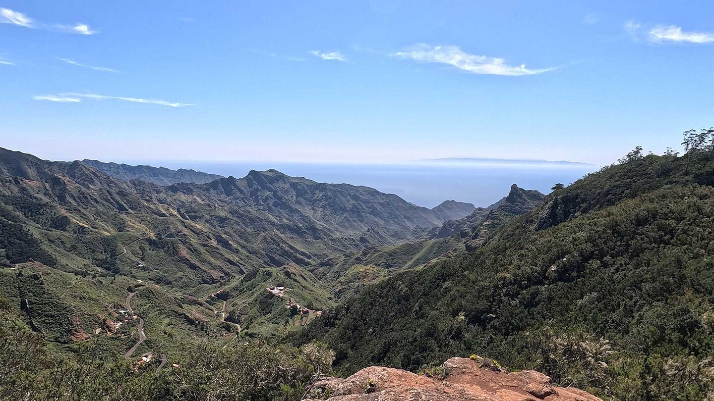 Ausblick auf Los Catalanes vom Wanderweg PR-TF 2 | © Sunhikes Blick auf Los Catalanes vom Wanderweg PR-TF 2 | © Sunhikes