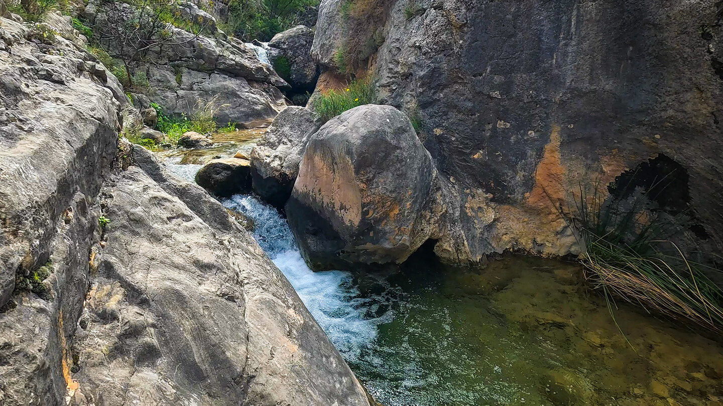 Bachlauf in der Schlucht Arroyo de la Eruela | © Sunhikes