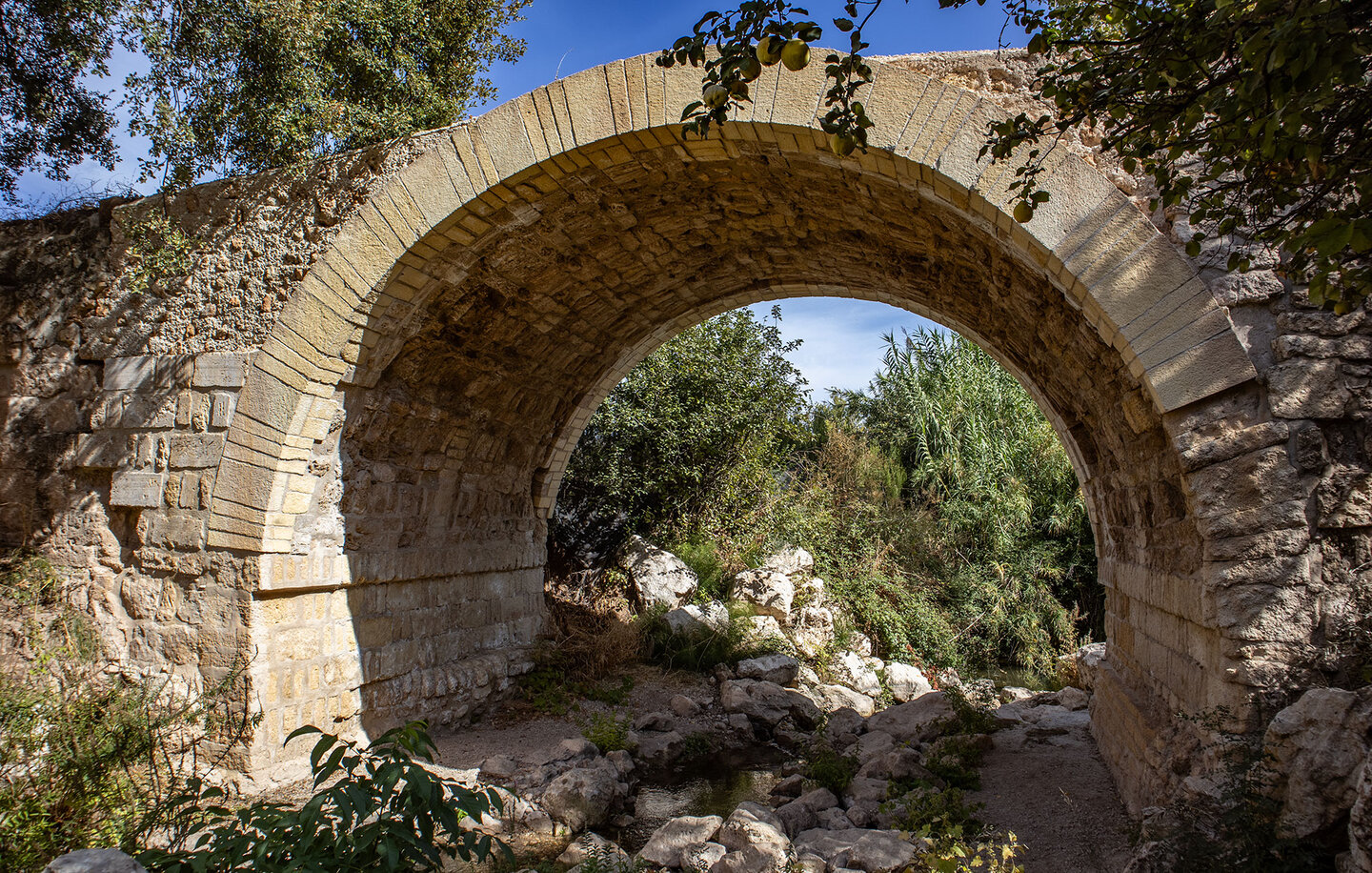 Puente Califal de Carcabuey am Fluss Palancar aus der Kalifatszeit im Süden der Provinz Córdoba | © Sunhikes